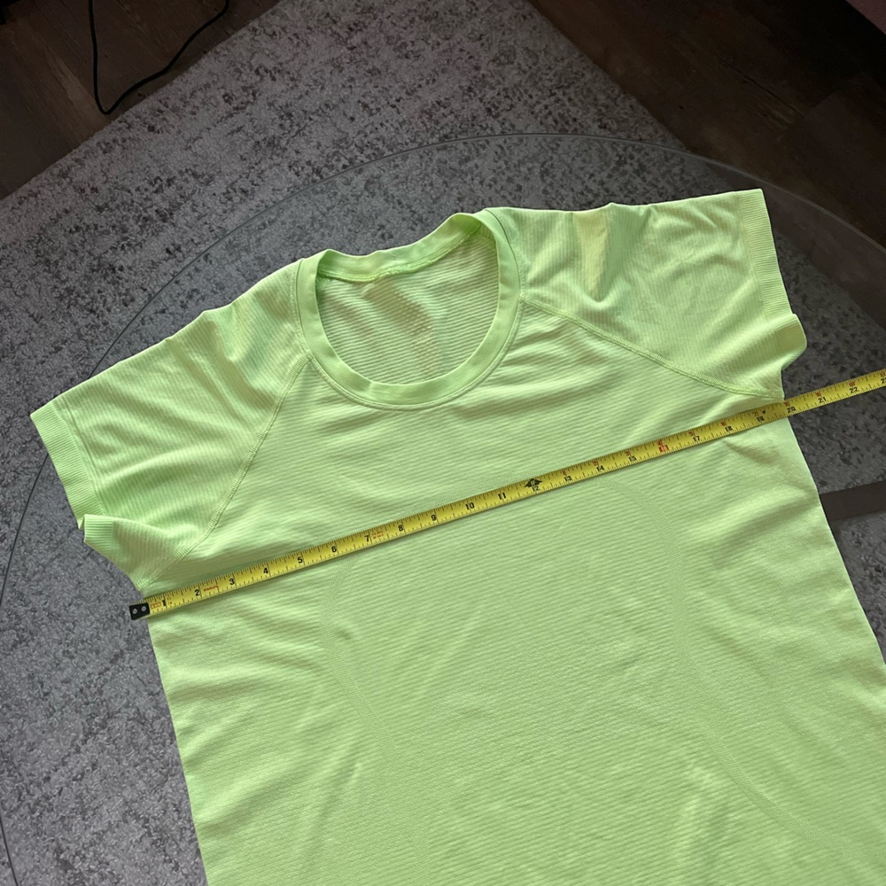 Lululemon Swiftly Tech Short Sleeve Shirt 2.0 Lime Green Women's Top Sz 12 - Picture 5 of 6